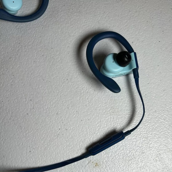 Powerbeats3 Wireless In-Ear Headphones - Flash Blue - Picture 14 of 14